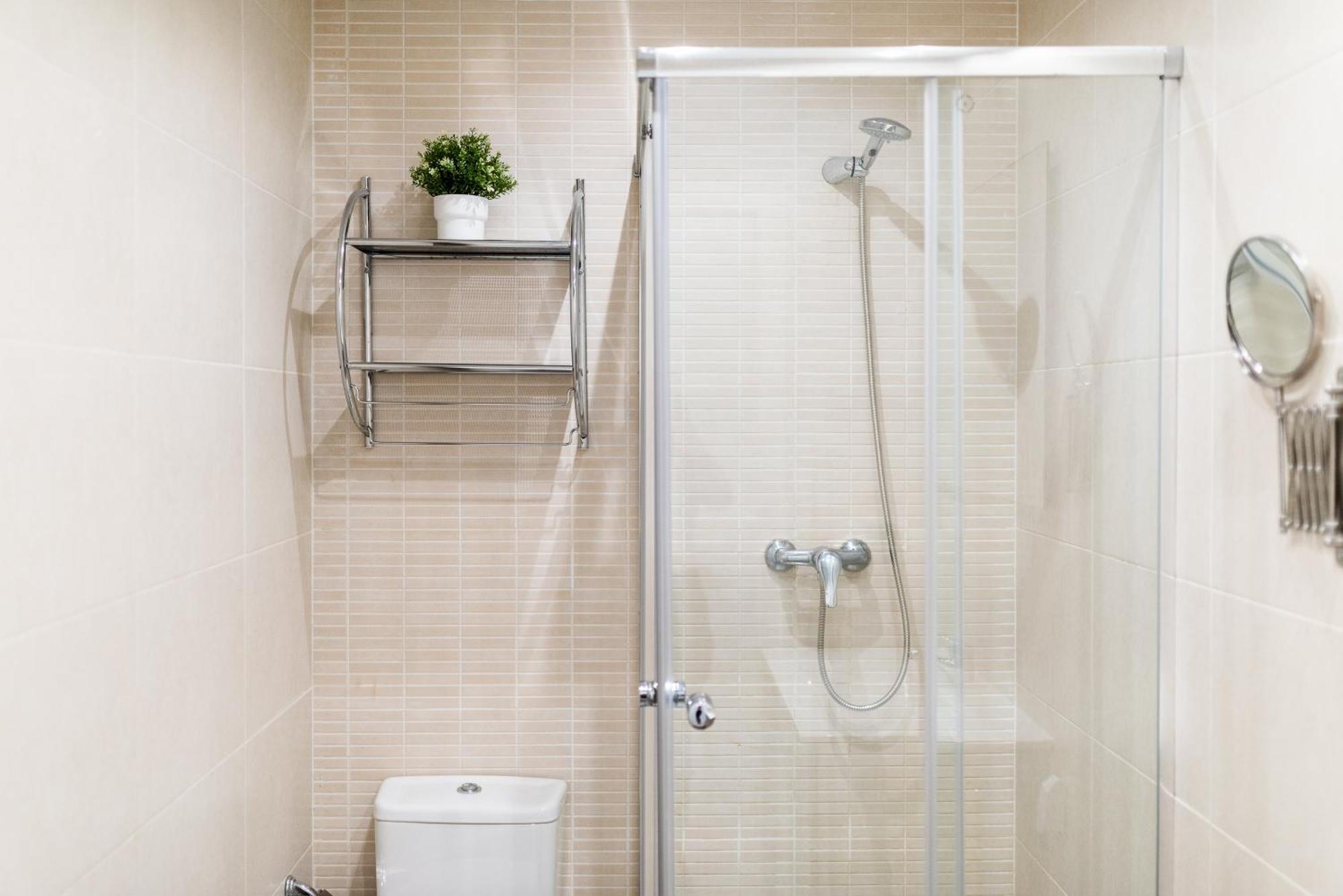 Wekey Homes Granada, Elvira Suites Centro Екстериор снимка