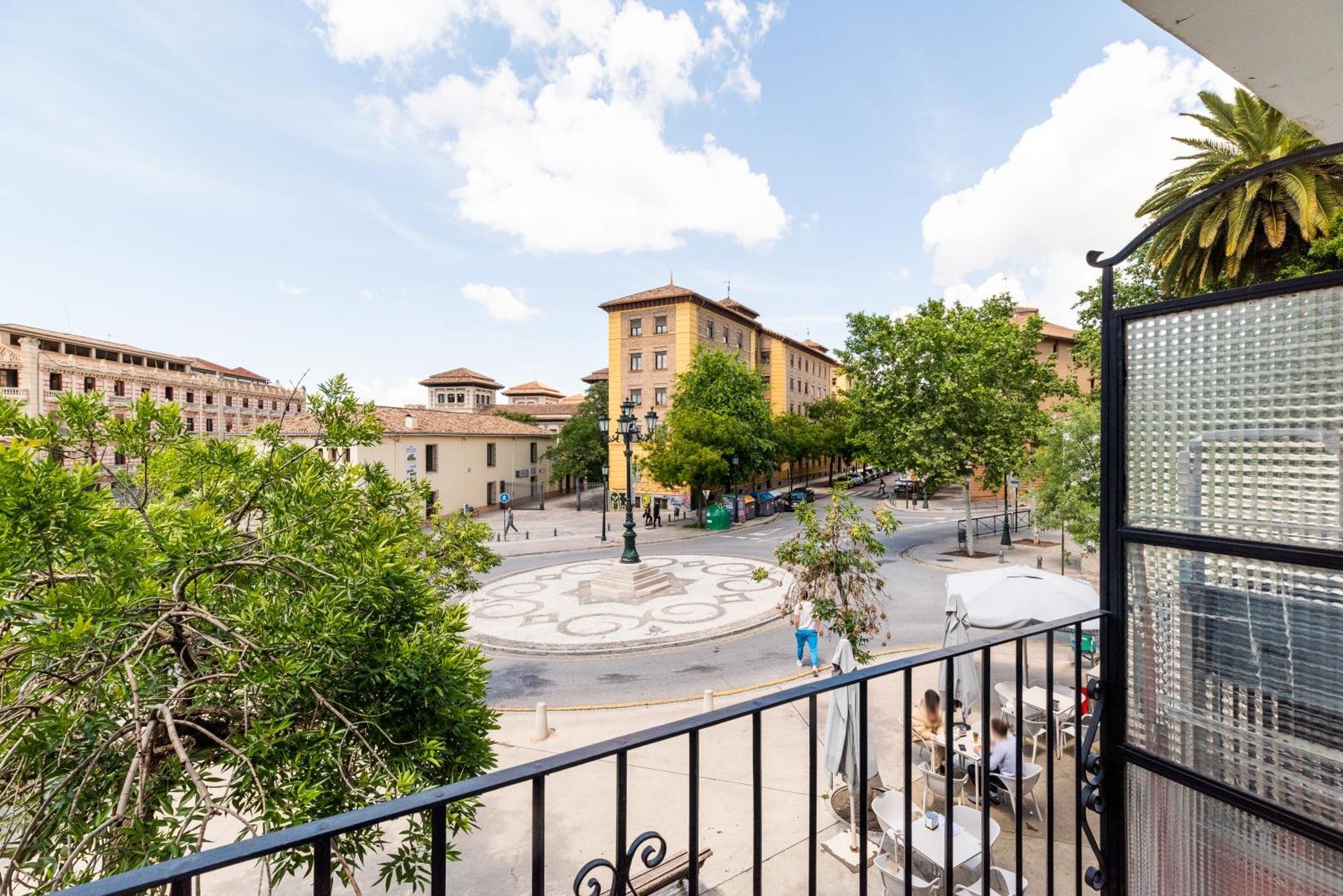 Wekey Homes Granada, Elvira Suites Centro Екстериор снимка