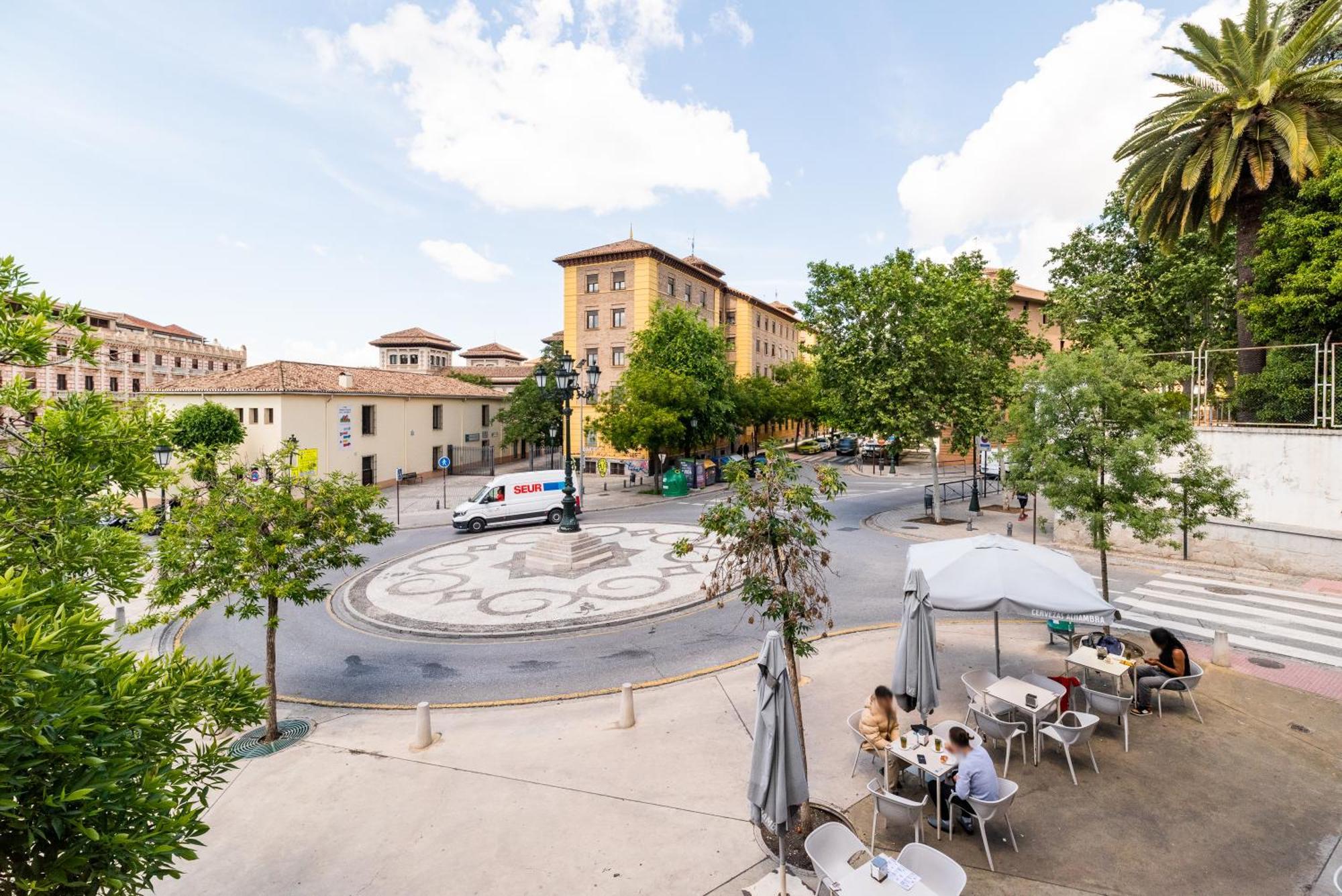 Wekey Homes Granada, Elvira Suites Centro Екстериор снимка